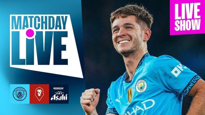 Fotballspiller fra Manchester City smiler, med MATCHDAY LIVE-logo og sponsorer.